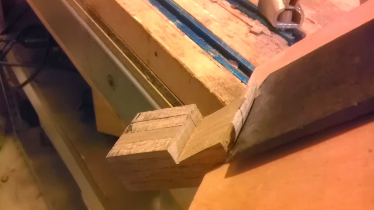 Adjustable Sawtooth Shelving With Hand Tools