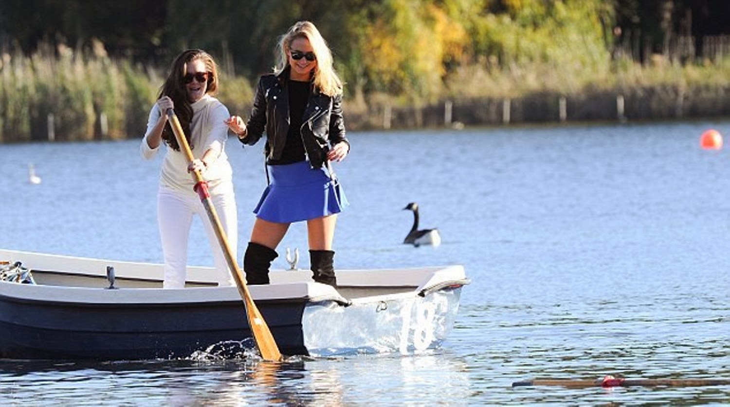 Kimberley Garner Candid Upskirt At London's Hyde Park Kimberley Garner Candid Upskirt At London's Hyde Park