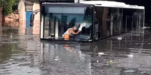 Βίντεο: Χαλάζι σε μέγεθος αυγού χτυπά την Κωνσταντινούπολη -Εικόνες άνευ προηγουμένου Βίντεο: Χαλάζι σε μέγεθος αυγού χτυπά την Κωνσταντινούπολη -Εικόνες άνευ προηγουμένου