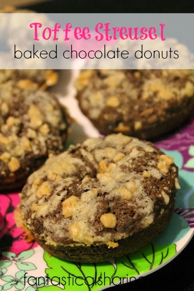 Toffee Streusel Baked Chocolate Donuts | The buttery toffee goodness of the streusel on top...oh my goodness! #chocolate #donuts #breakfast
