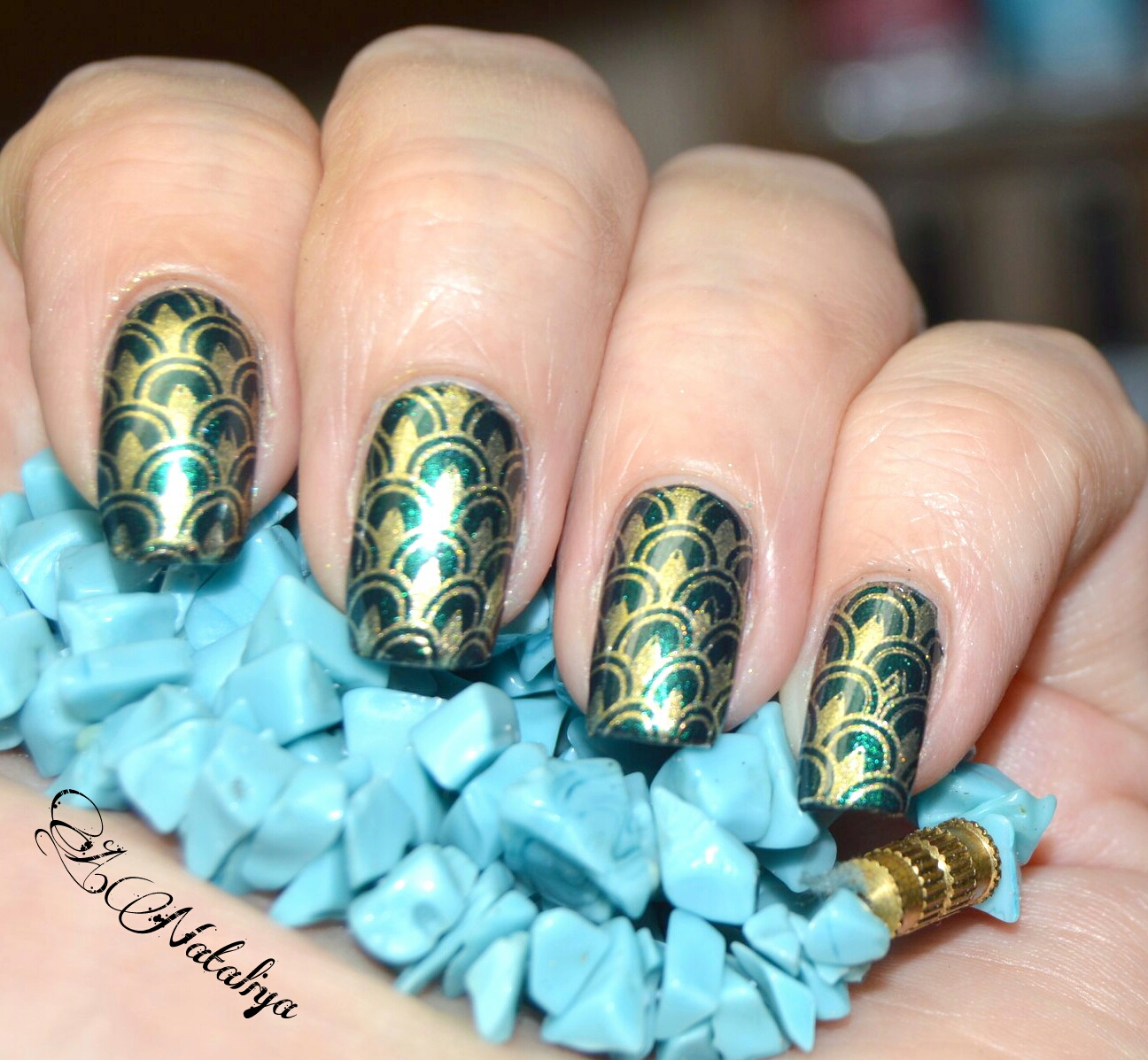 Изумрудный маникюр.