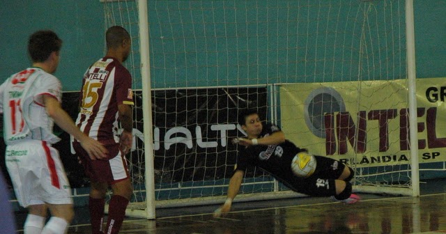 CAMISA 1 - FUTSAL: Orlândia e Joinville vencem fora de casa no