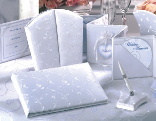 Libro de firmas y album de foto para bodas en elegante satín Libro de firmas y album de foto para bodas en elegante satín