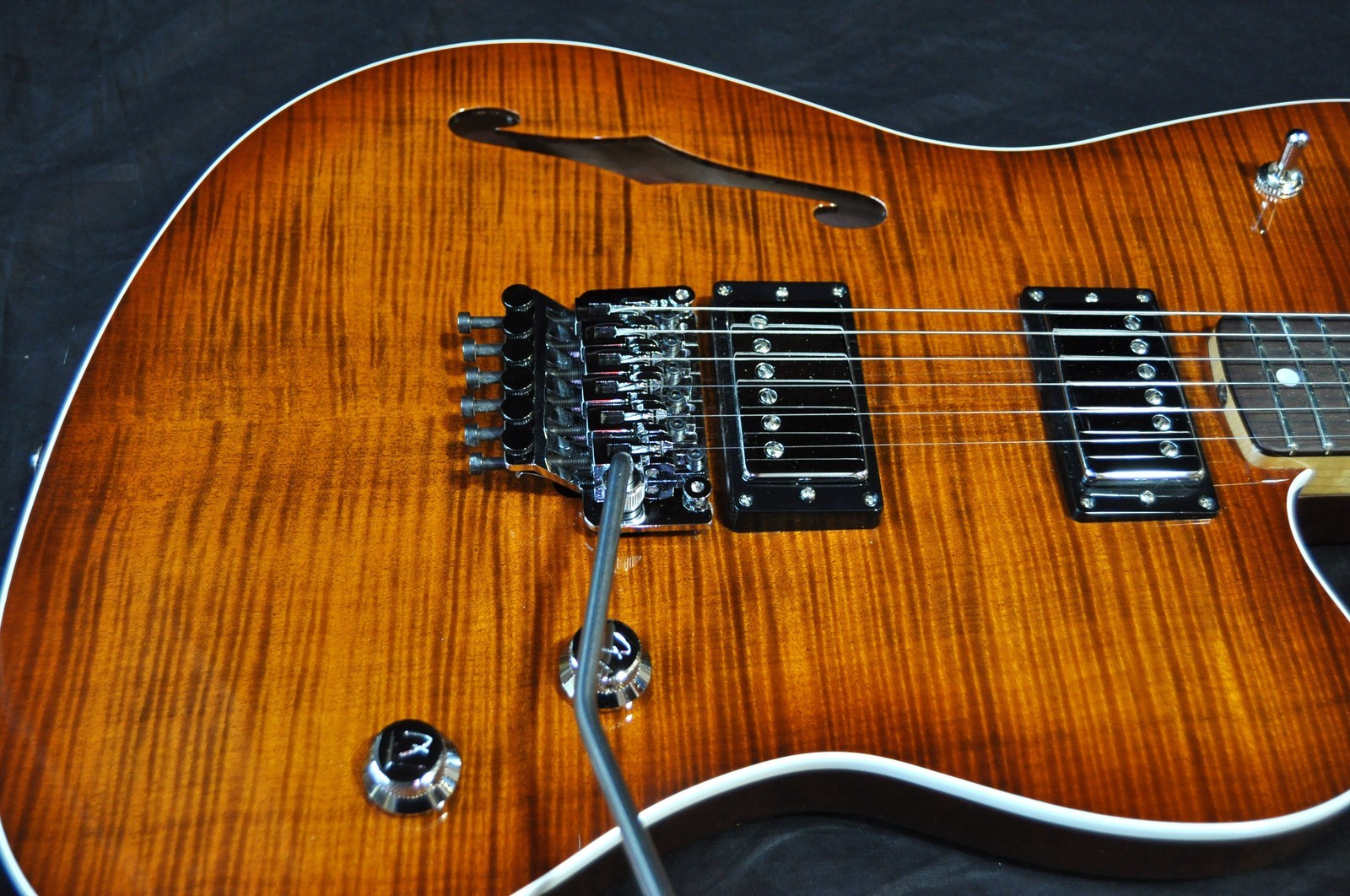 Jazzmaster SemiHollow, John Cruz MB, OneOff Stratocaster Guitar