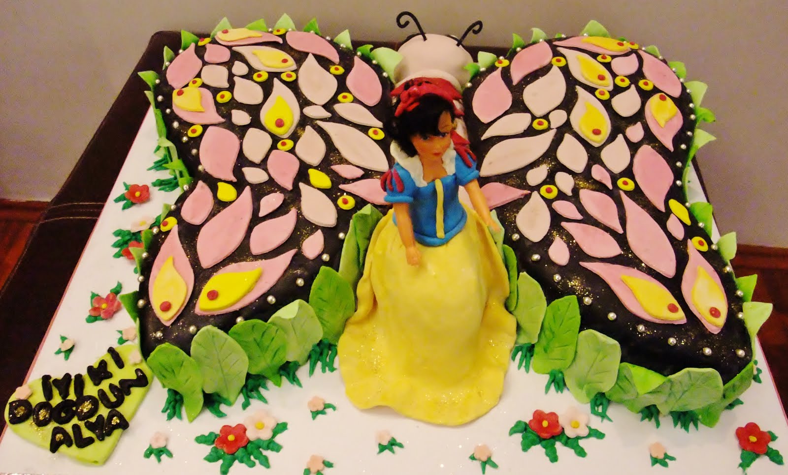 İpek Butik Pasta ,Çikolata ve Kurabiye kelebek pasta