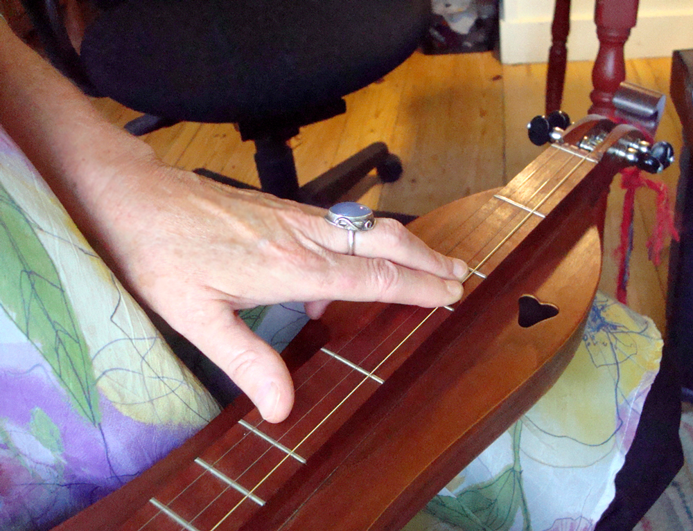 Mountain Dulcimer noter and drone blog