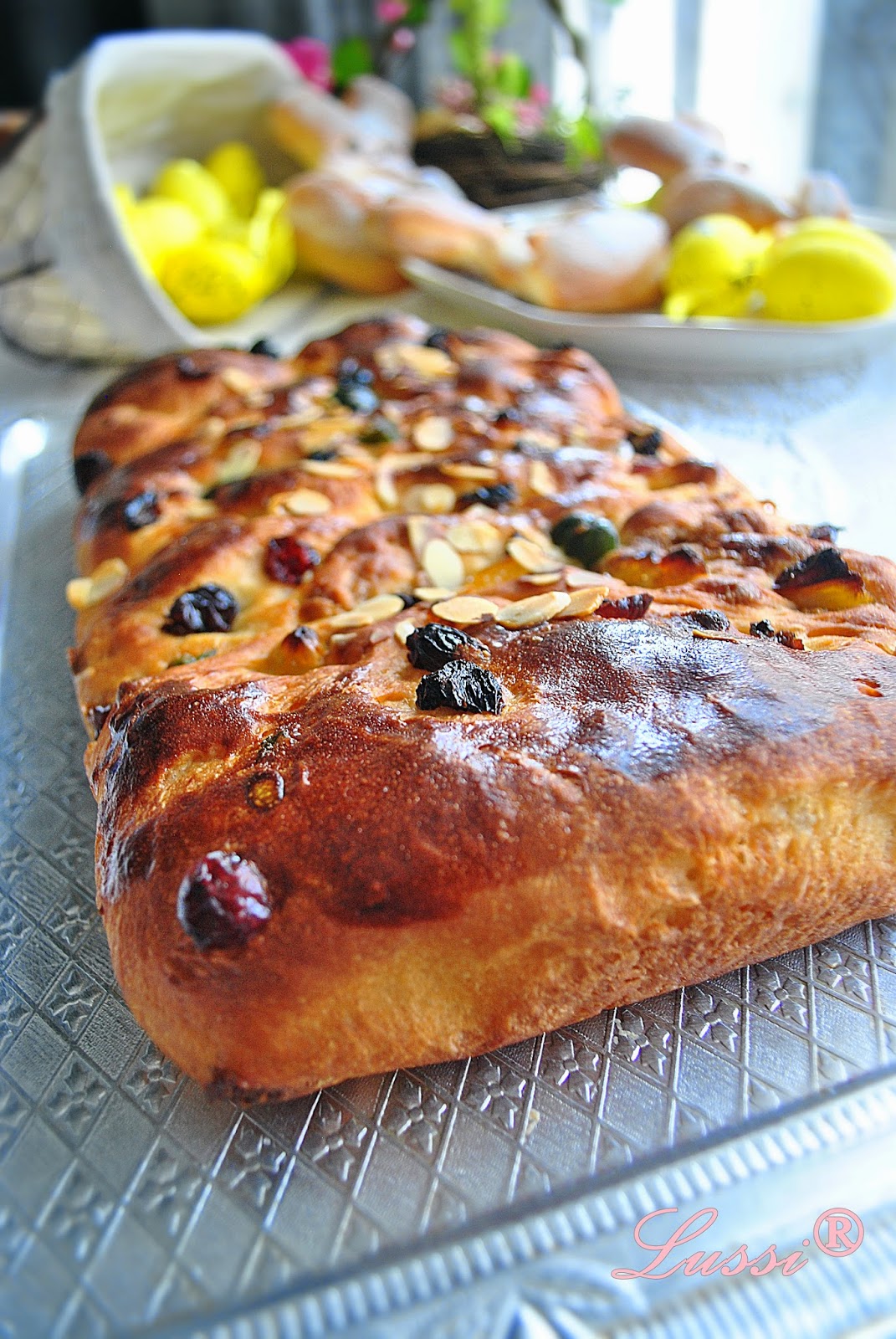 Lussi`s World of Artcraft Козунак със заквасена сметана с халва