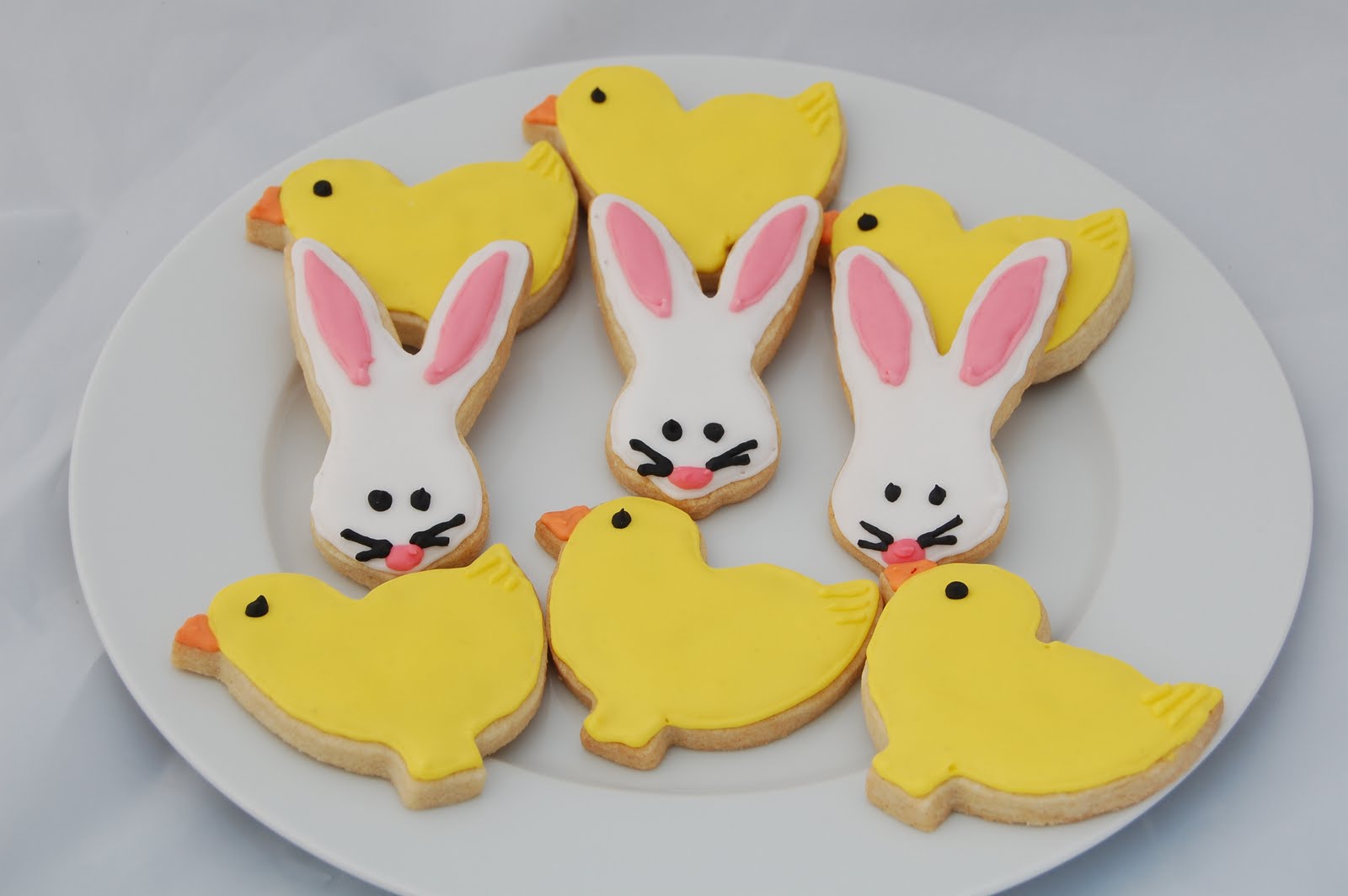 Vanilla Frost Iced Easter Biscuits and Jammie Dodgers