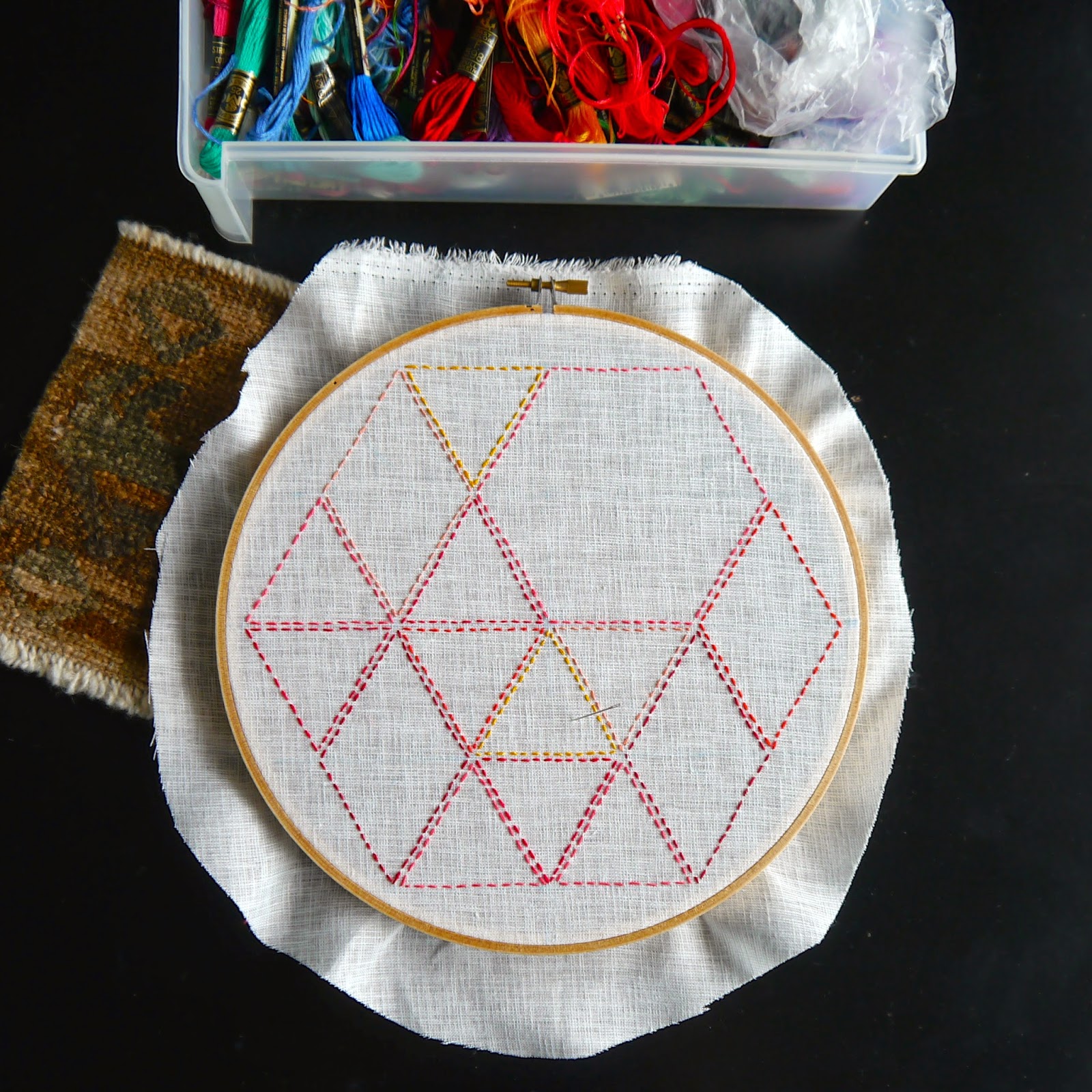 Sarita creative Make it // Embroidery Hoop Earring Holder