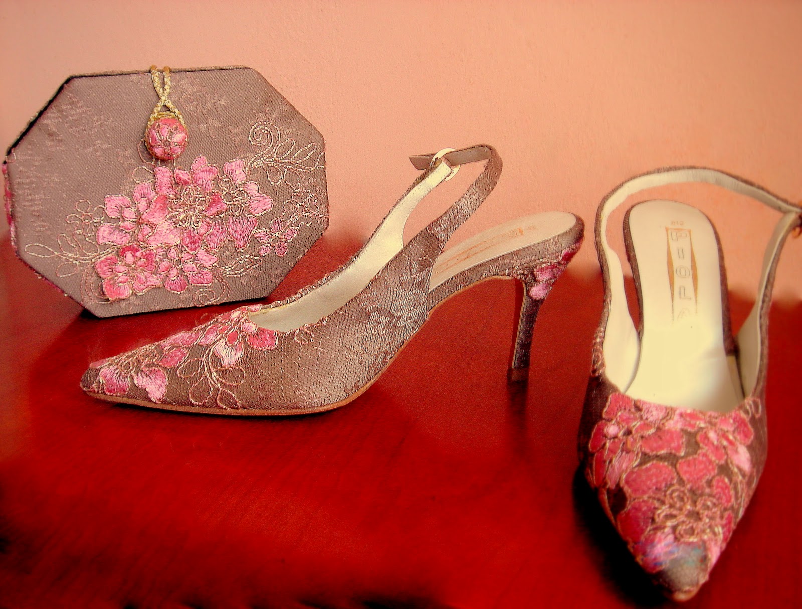 Zapatos Y Bolsos Para Madrina De Boda TOCADOS PISAMORENA: ZAPATOS Y CARTERA FORRADOS