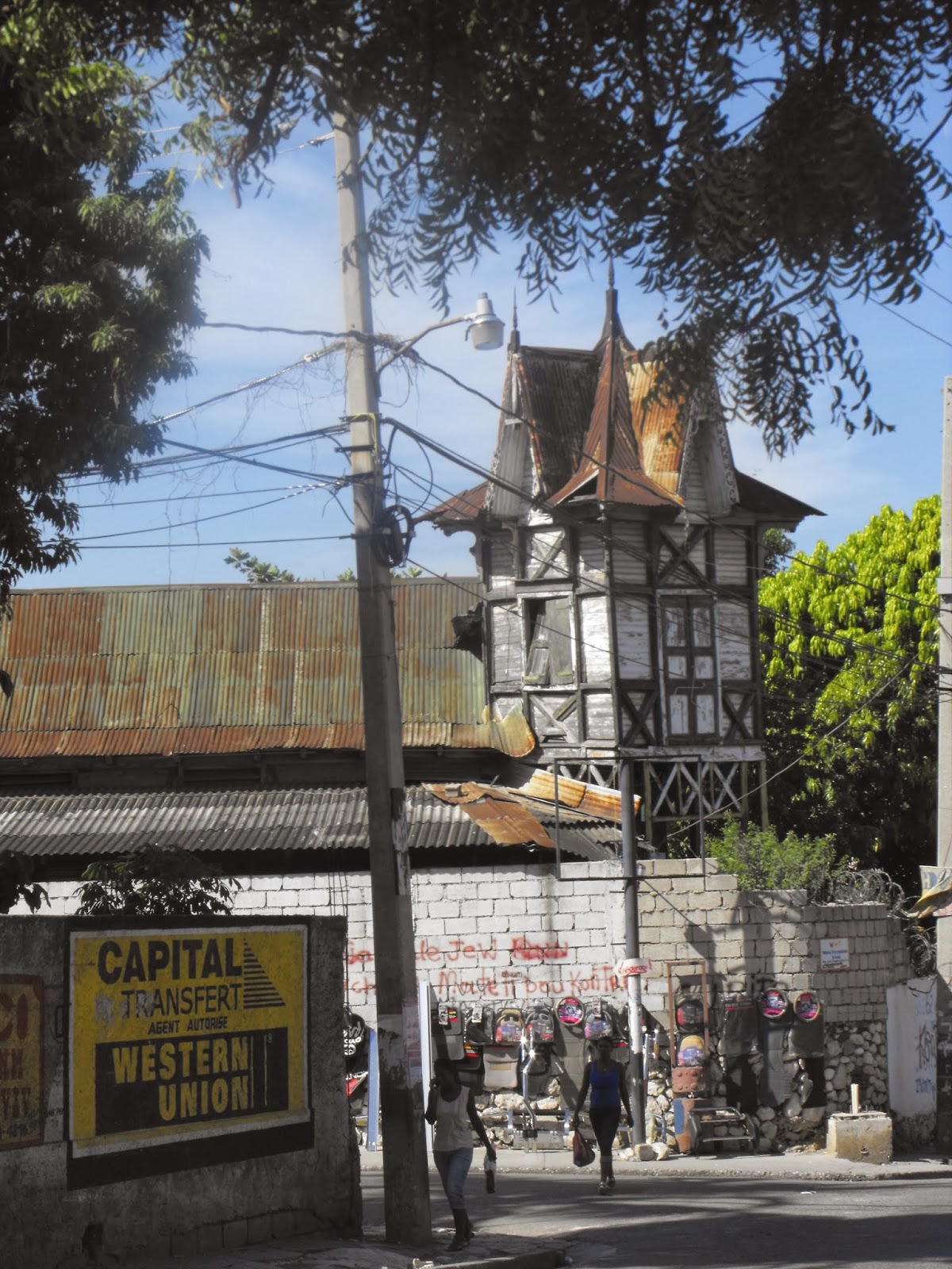 Voyages en Haiti Les "Gingerbread houses" à Port au Prince