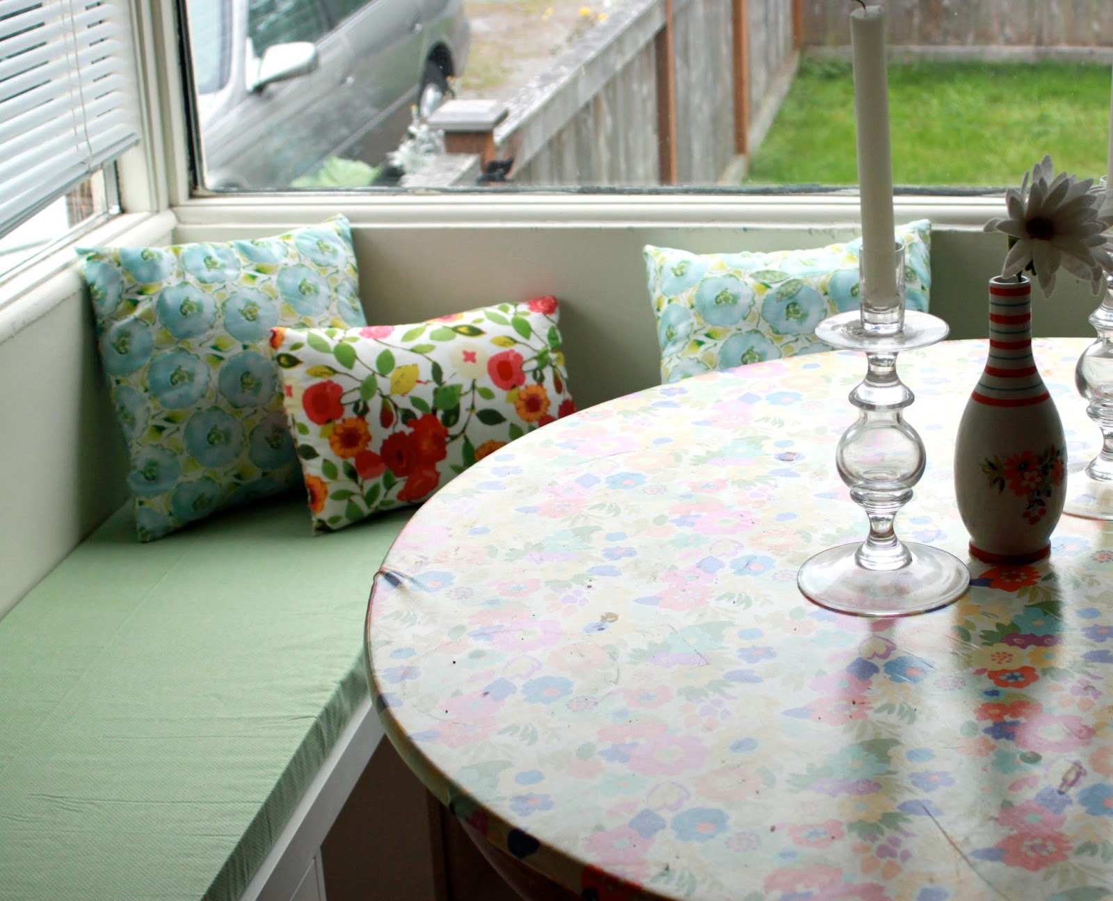 Rouge & whimsy: diy banquette seat with ikea expedit