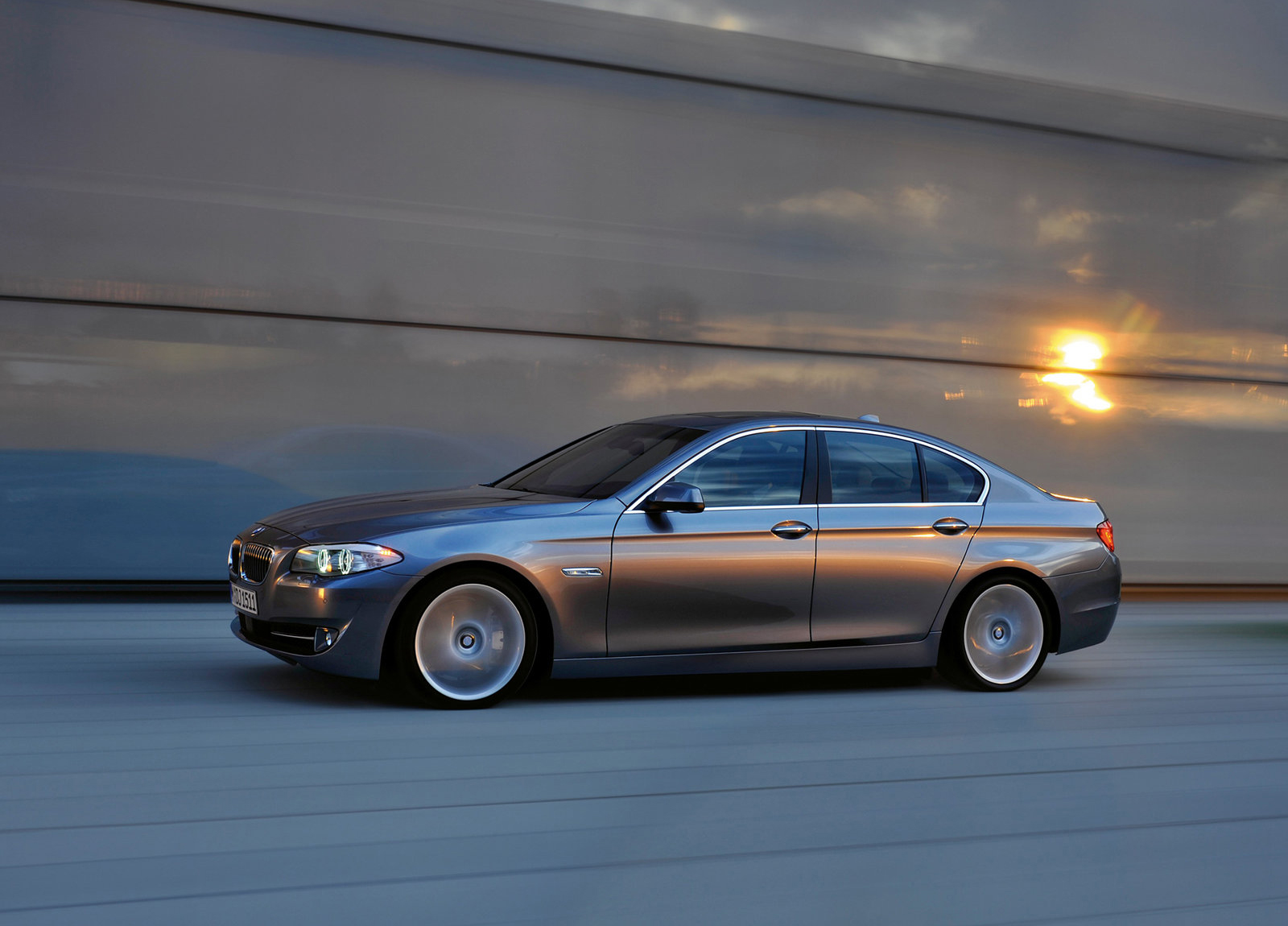 http://2.bp.blogspot.com/-0KCQQaFH8Xc/UE33ThQU5YI/AAAAAAAAHQM/T_O5wqP0V8E/s1600/BMW-5-Series_2011_1600x1200_wallpaper_0a.jpg