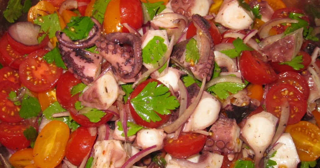 Blog Pepato.eu Svěží salát z dušené chobotnice, rajčat a křupavých