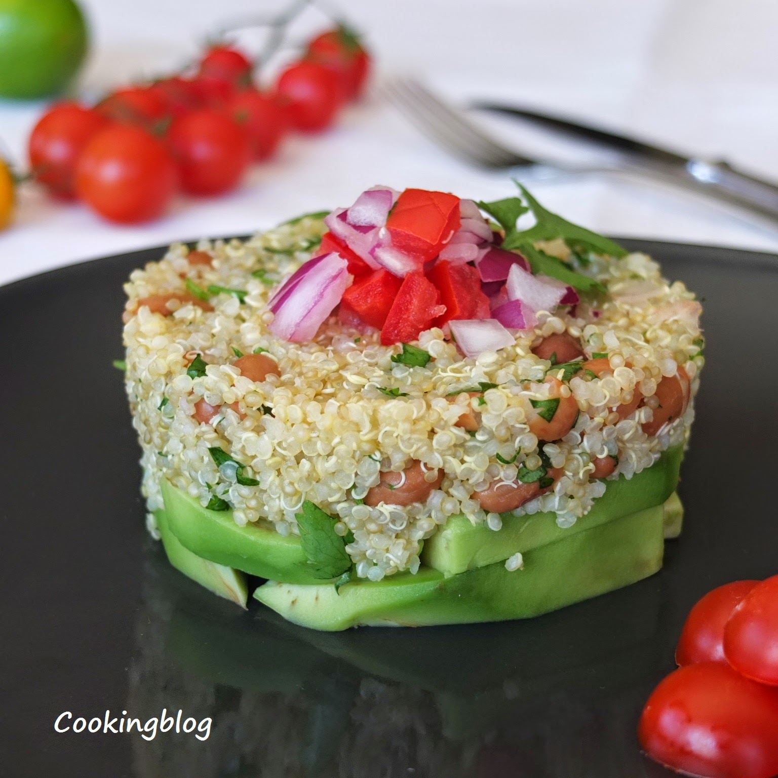 Salada de quinoa, feijão manteiga e abacate Quinoa, butter bean and