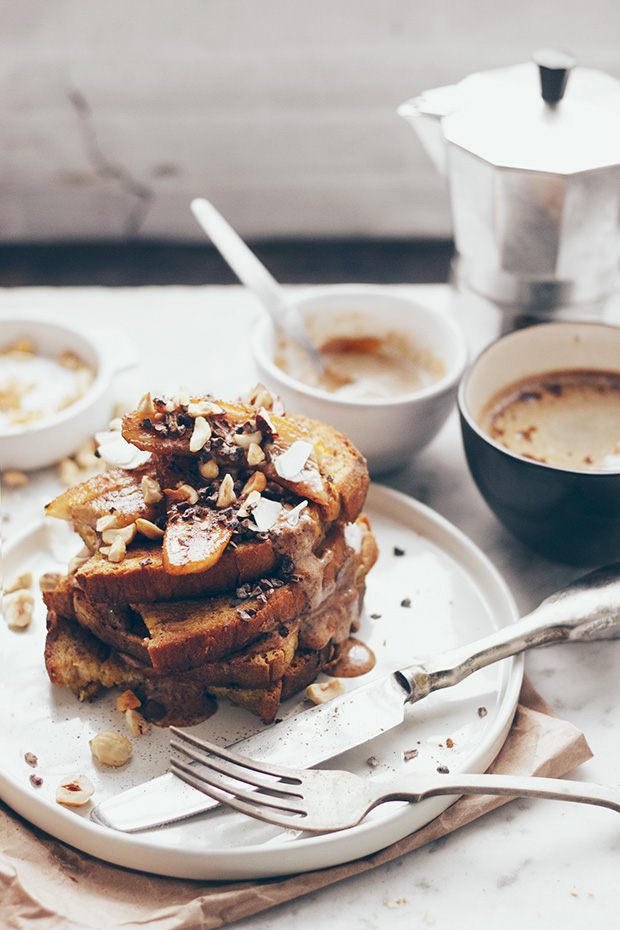 Le Passe Vite French Toast Vegan com Banana Caramelizada e Manteiga de