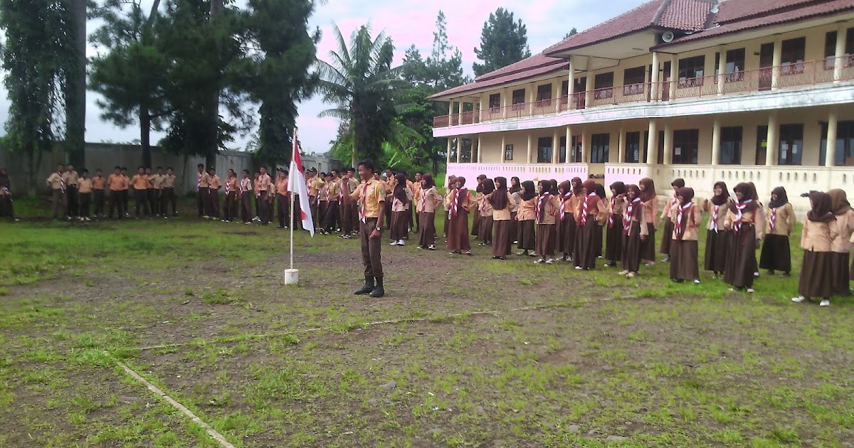 blognyaandrikiswantoro: DAPAT MENJELASKAN SEJARAH DAN KIASAN WARNA