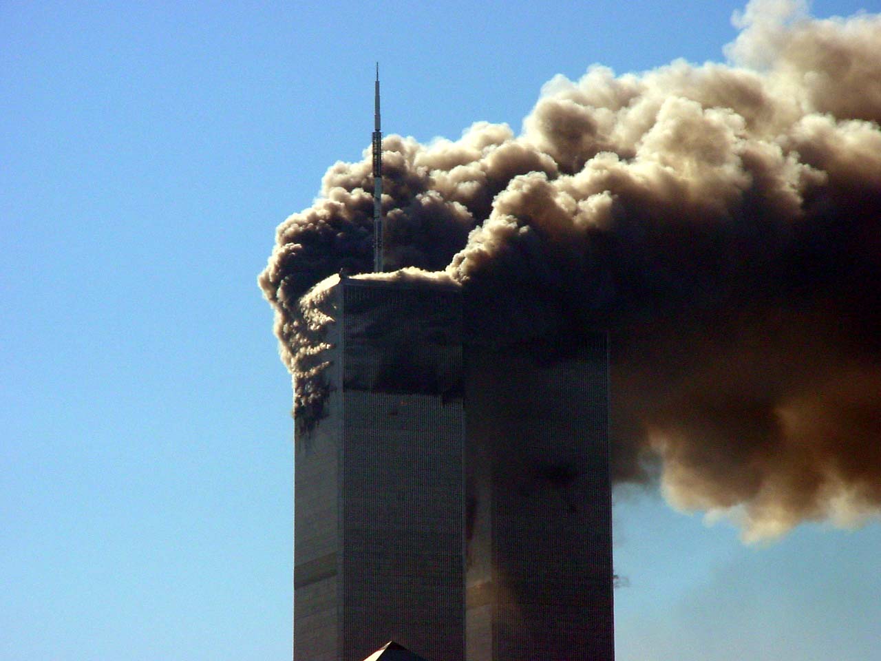 http://2.bp.blogspot.com/-0O4cIeDJqHg/TcU2XQNH80I/AAAAAAAAAuU/3PpYFGYTLAU/s1600/After%20the%20first%20airplane%20crash%20to%20the%20World%20Trade%20Center%2C%20New%20York%2C%2011%20Sept%202001.jpg