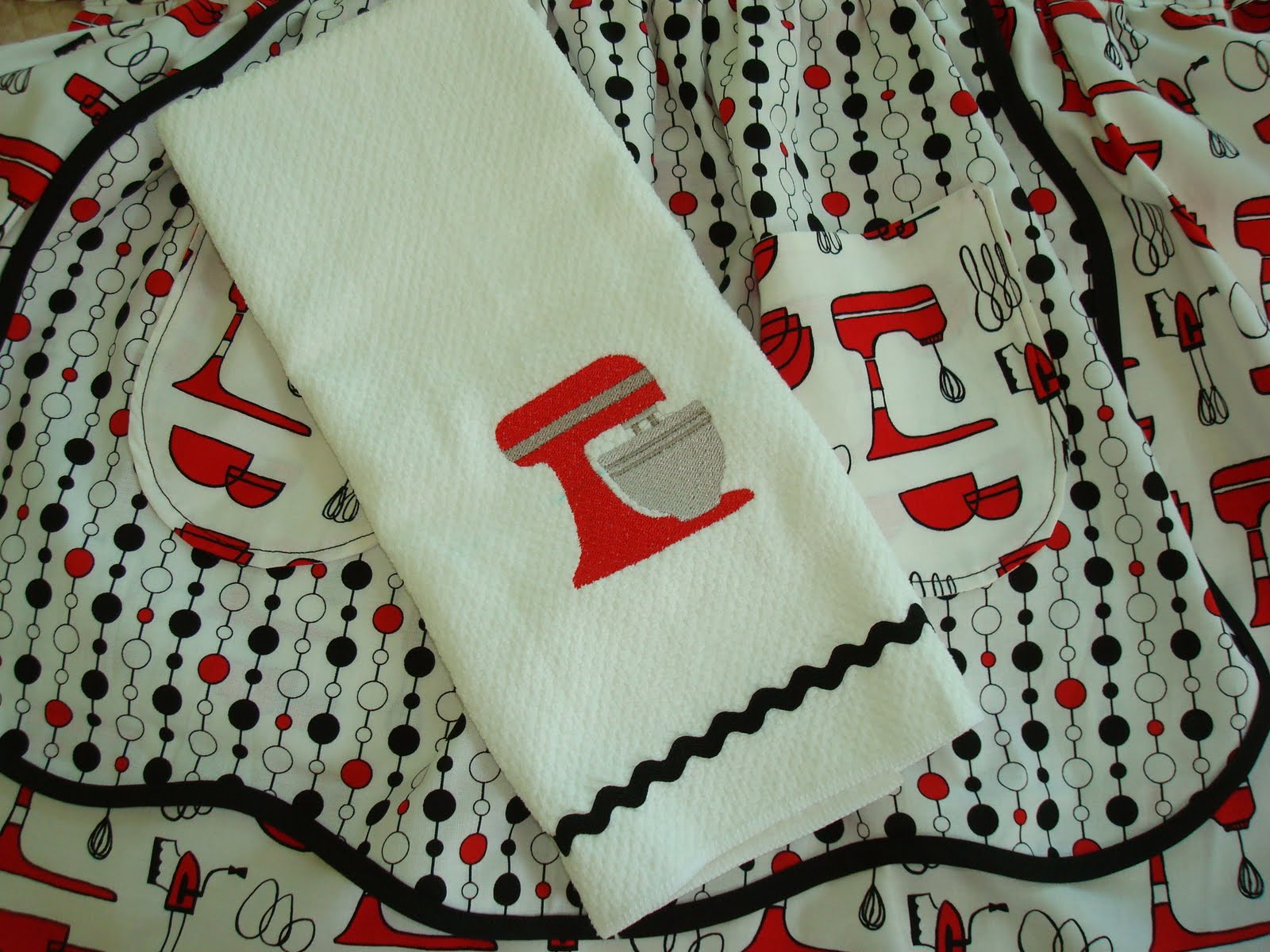 Closet Crafter Retro Kitchen Towel