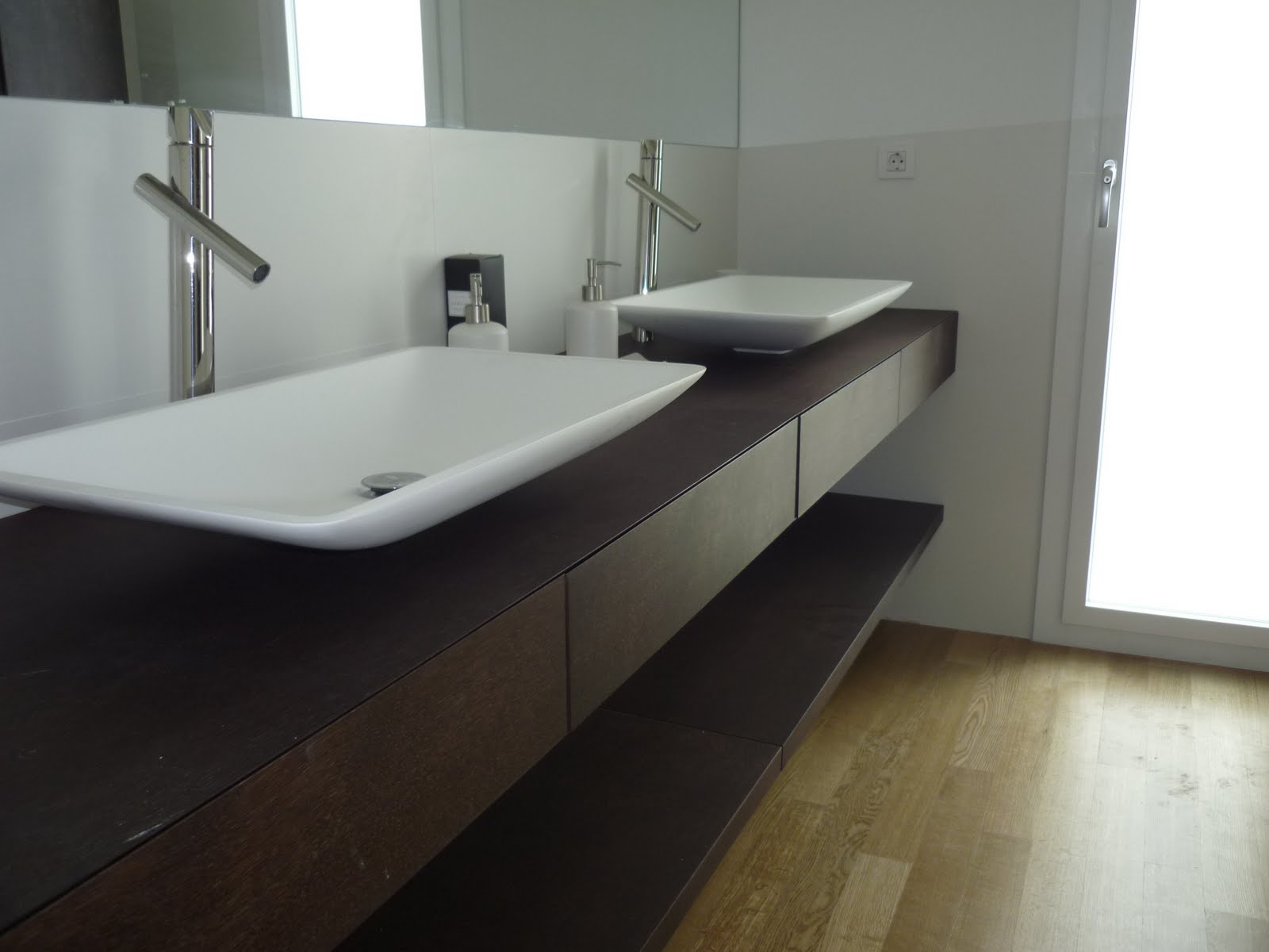 Terral muebles a medida y tarimas de ducha: BAÑO I ENCIMERAS WENGUE