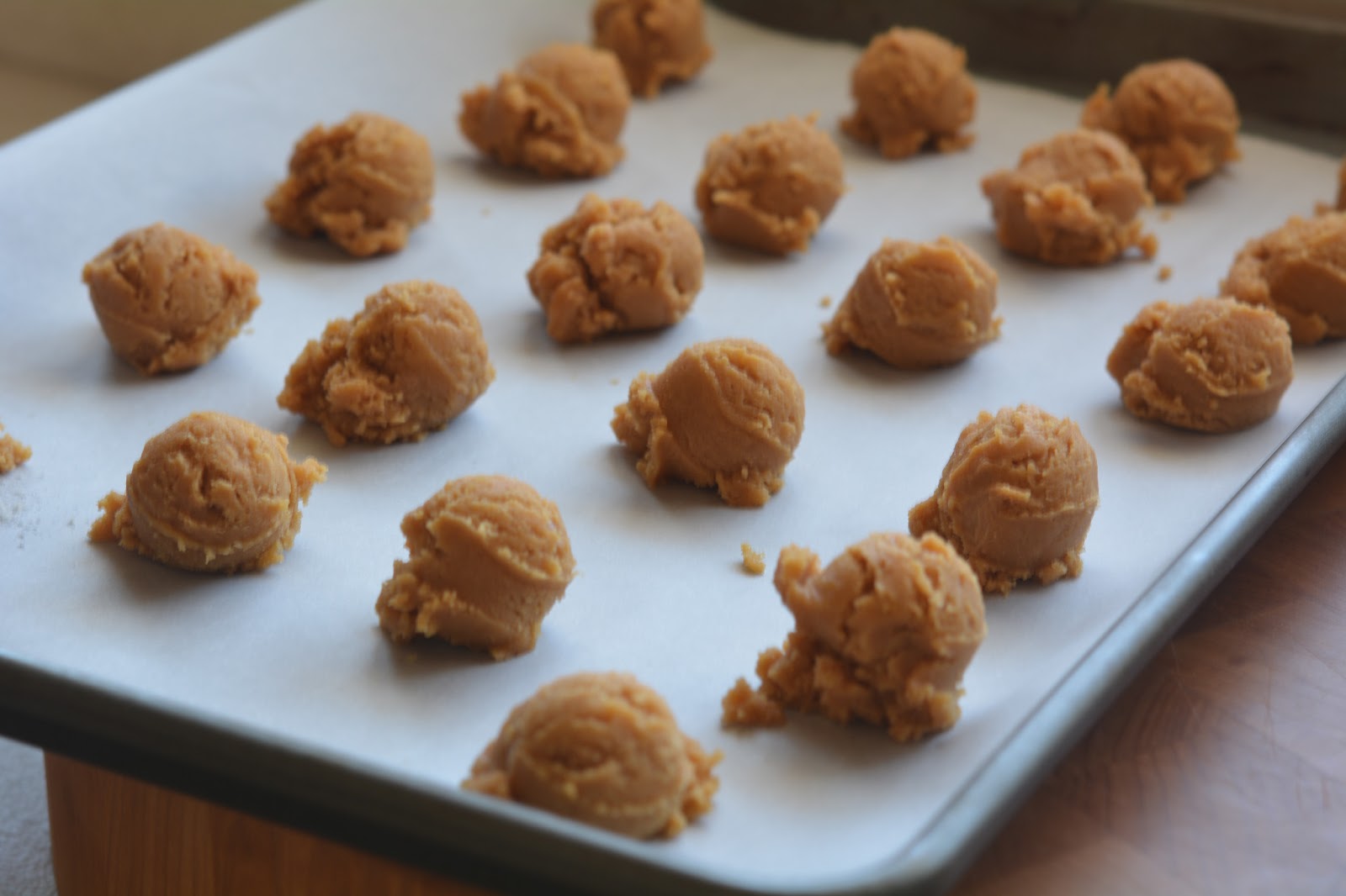3 INGREDIENT PEANUT BUTTER COOKIES THAT ARE AMAZING!!! SEEM ALMOST TOO