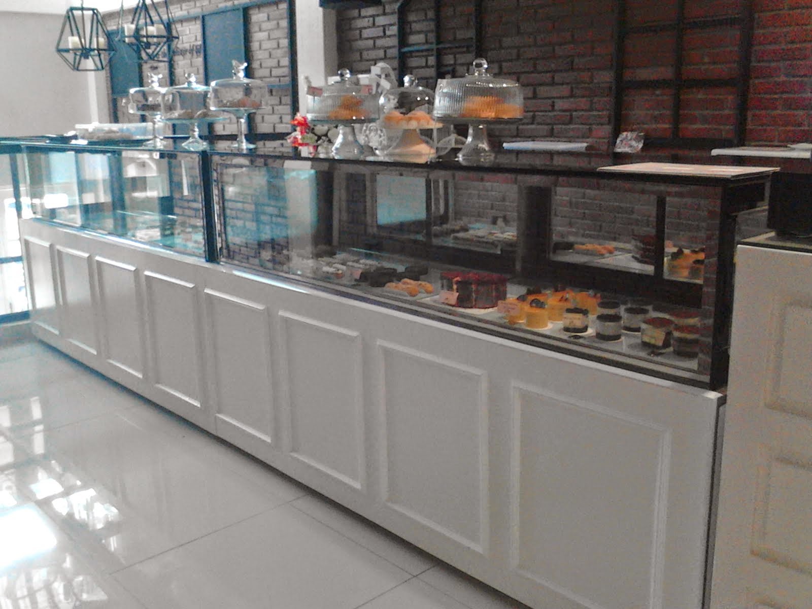 pembuatan showcase cake chiller / showcase cake display cake