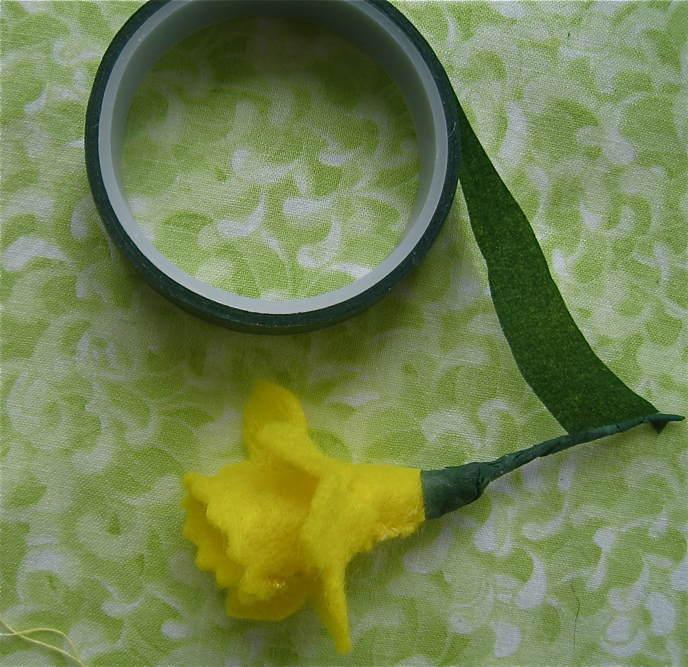 Art and Stitch Felt Daffodil Tutorial