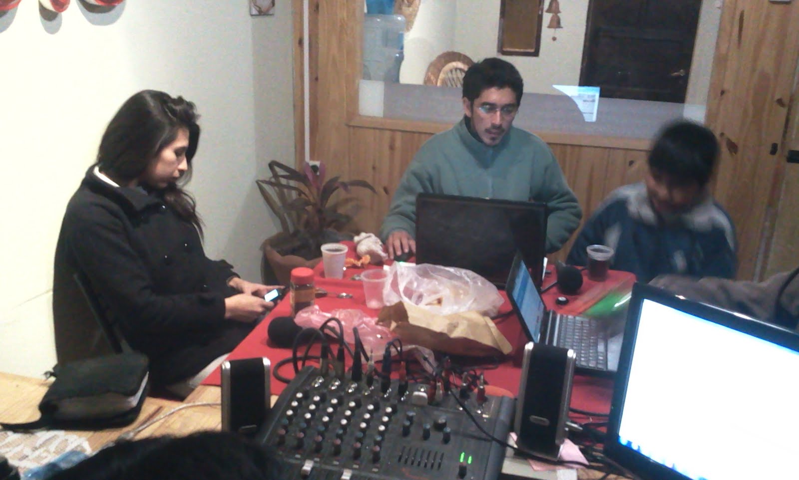 PROGRAMA RADIAL JÓVENES Y AMIGOS