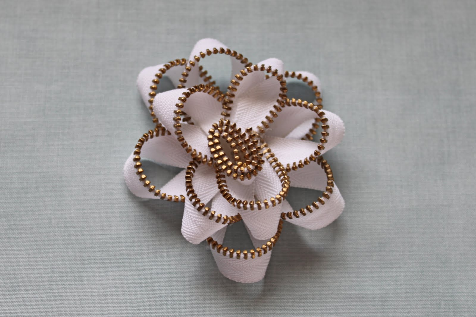 Crafty Endeavors Zipper Flower