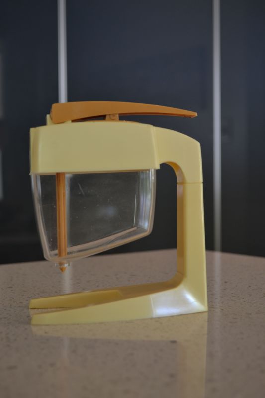 I can totally make that Vintage Monday Sugar Dispenser