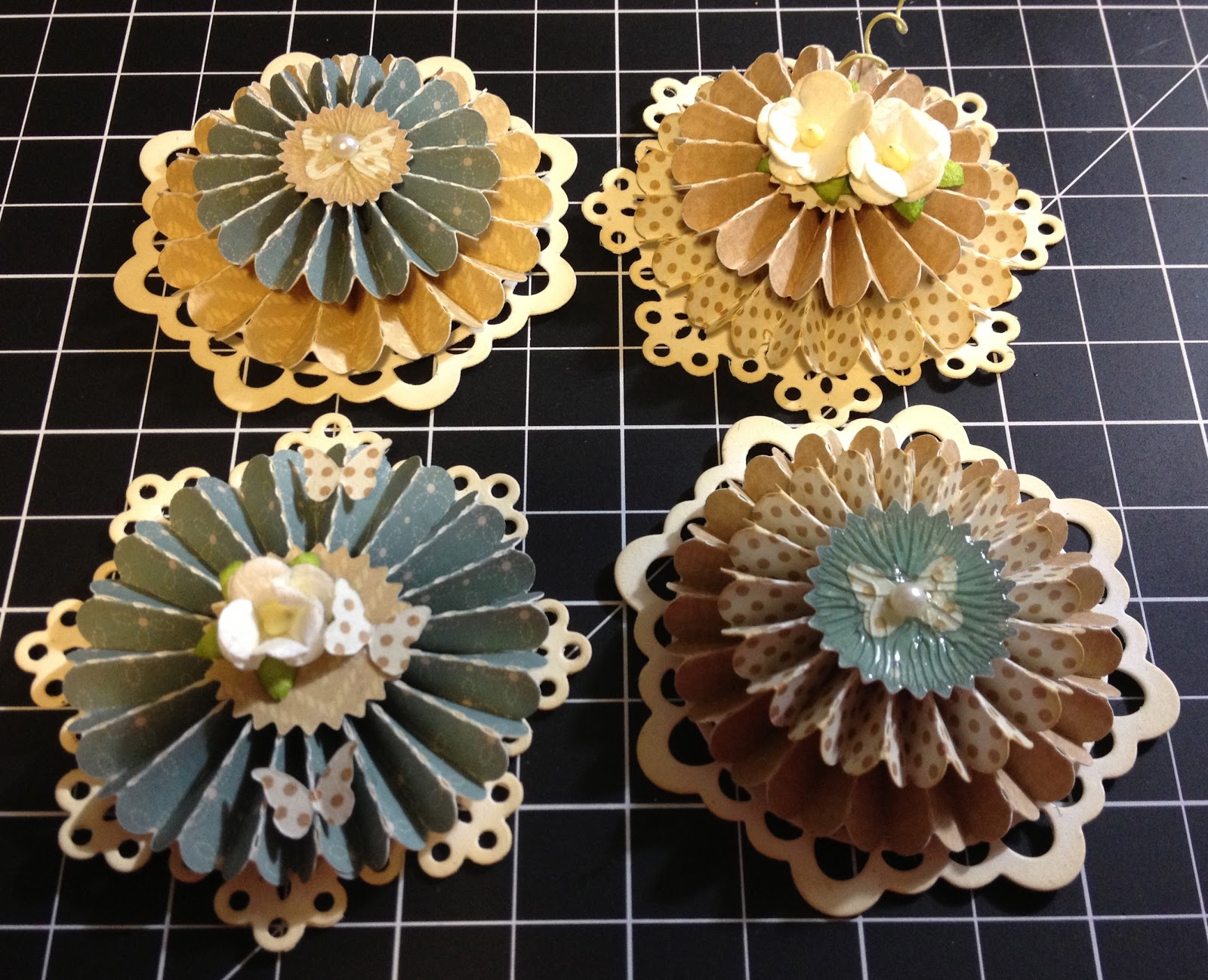A lady and her crafts Paper Rosettes