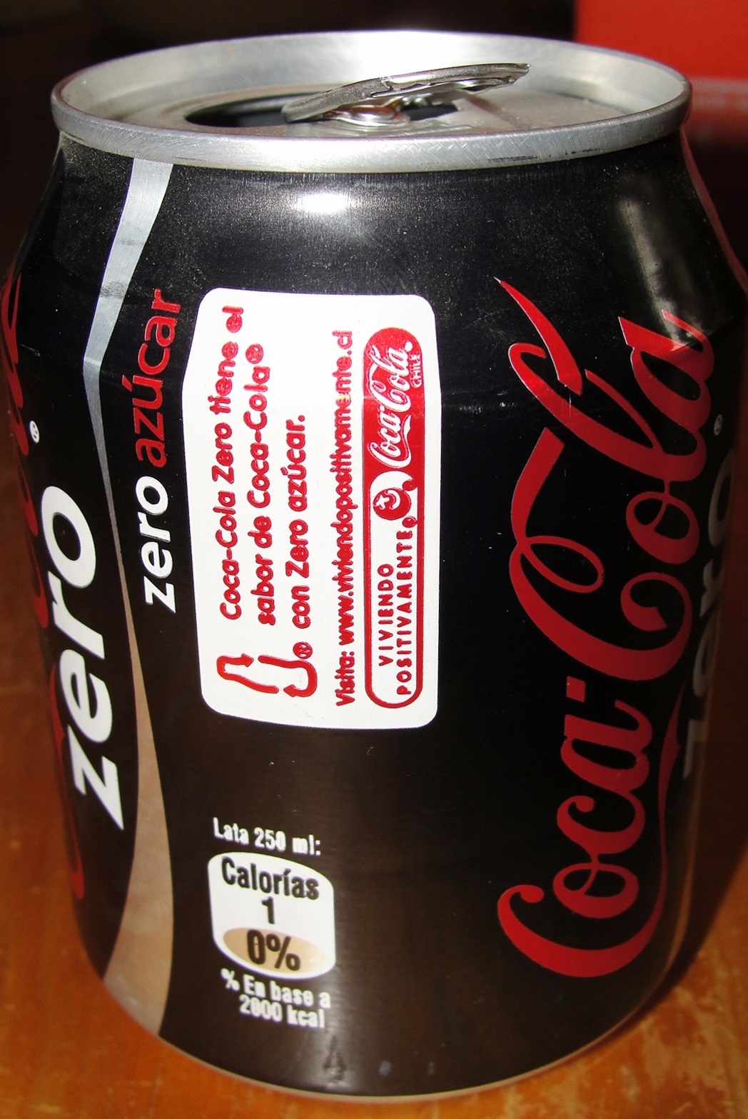 Colección de Latas y Botellas de Cerveza y Coca Cola de Mónica y Miguel