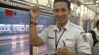 foto pegawai kereta api ganteng