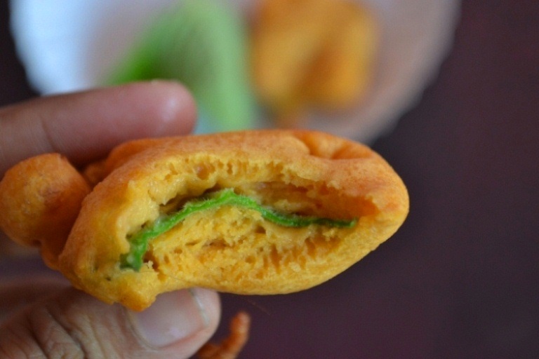 Karpooravalli Leaves Bajji Recipe / Omavalli Bajji Recipe Country Borage Recipes Yummy Tummy