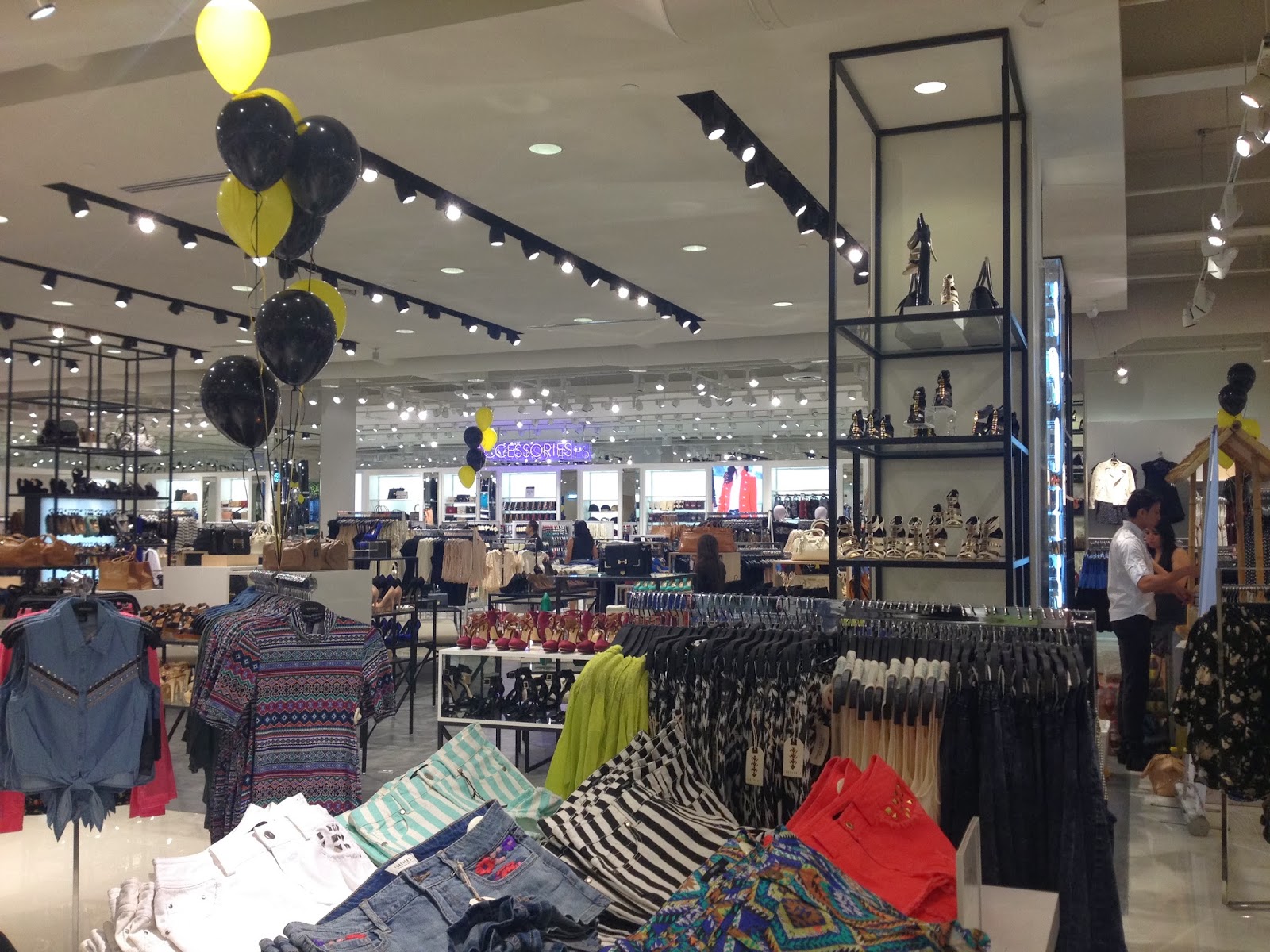 One Thousand Looks: FOREVER 21 EL SALVADOR PRE-OPENING