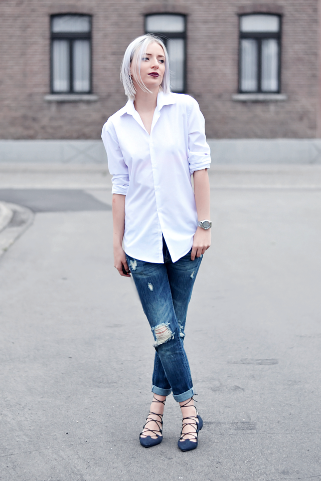 OUTFIT: BLUE JEANS WHITE SHIRT