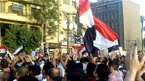 .مصر تعطي الجيش سلطة اعتقال مدنيين قبيل جولة الإعادة في انتخابات الرئاسة