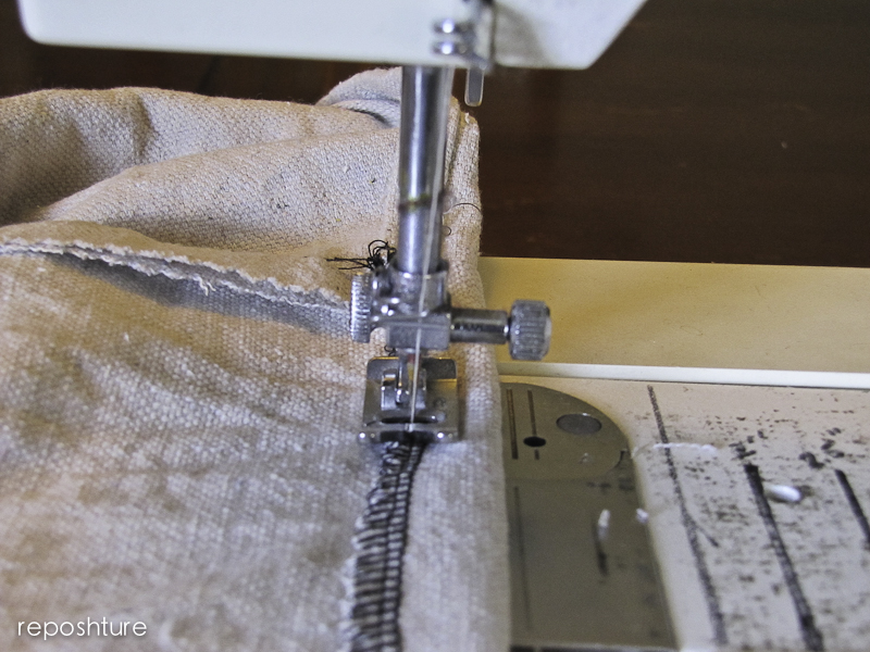 Reposhture Studio How to make an easy, elastic cushion cover