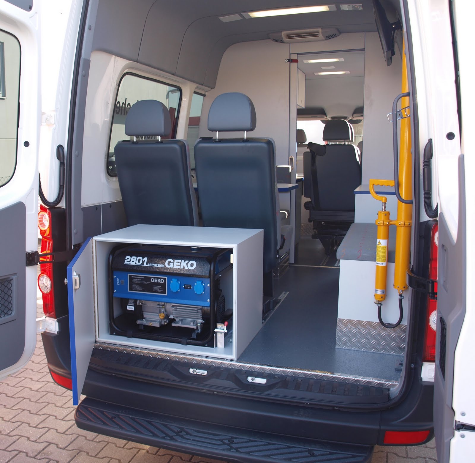 UGSanEL BRK AmbergSulzbach COMPOINT Fahrzeugbau