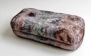 Escultora faz peças de crochê com cabelo de portadores de cancro 3 3 Cancro.jpg