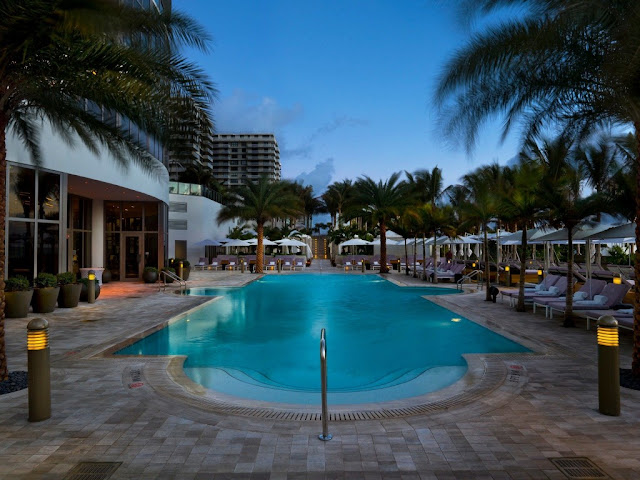 st regis pool