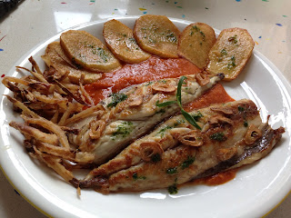 Caballa En Cama De Tomate Con Patata Panadera
