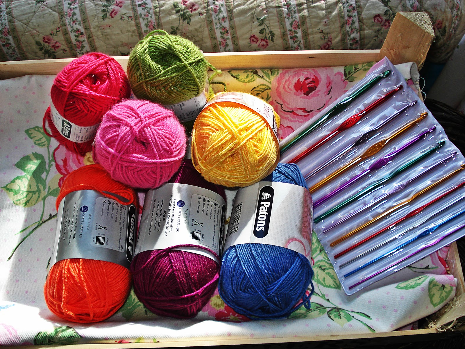 Simple Country Living. Crochet Hooks and Wool