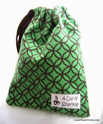 http://acupofsparkle.blogspot.com/2012/06/handmade-gift-pouch-tutorial.html