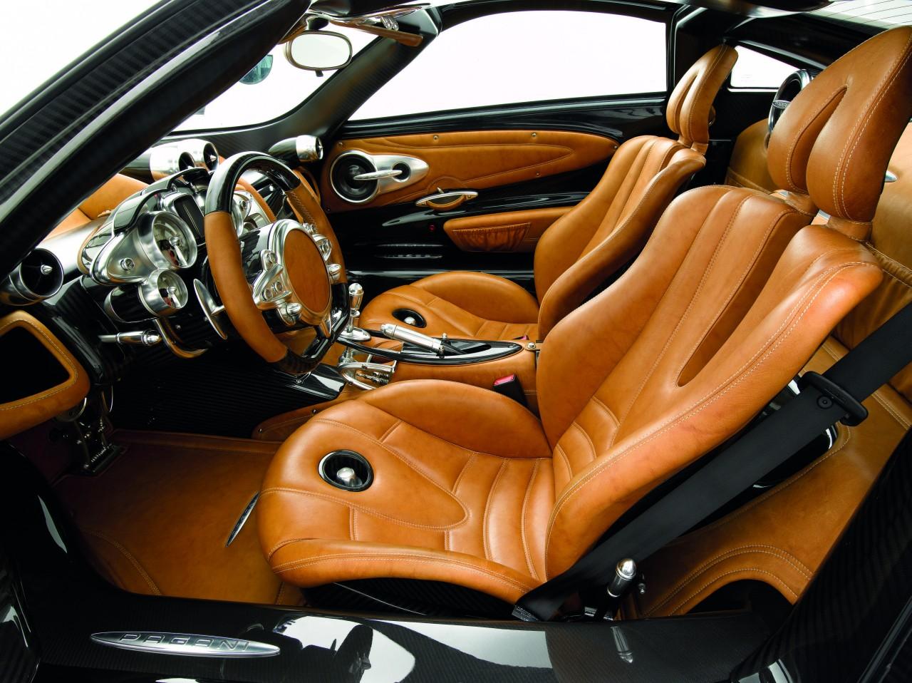 http://2.bp.blogspot.com/-0bxG1PbfGVI/TV8EGN_oWMI/AAAAAAAADBg/kQ2M6xfwmns/s1600/Pagani-Huayra_Image_Interior.jpg