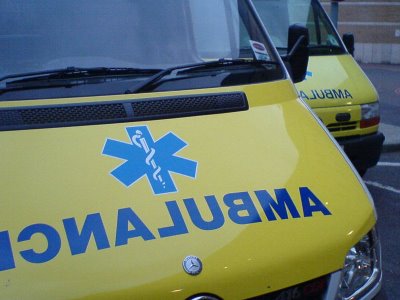 Rf Realita Fisika Mengapa Tulisan Ambulance Di Depan Mobil Terbalik
