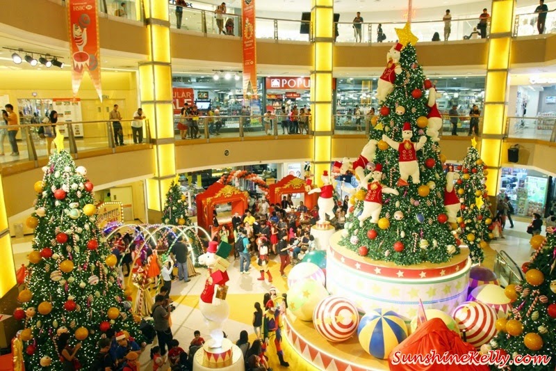 A Hoopful Christmas, LumiAir, Circus Show, Giant Teddy Bear, Cure christmas 2014 christmas, shopping mall, christmas, winter apparesa;l 