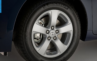 Toyota sienna car 2013 tyres/wheels - صور اطارات سيارة تويوتا سيينا 2013 Toyota sienna car 2013 tyres/wheels - صور اطارات سيارة تويوتا سيينا 2013