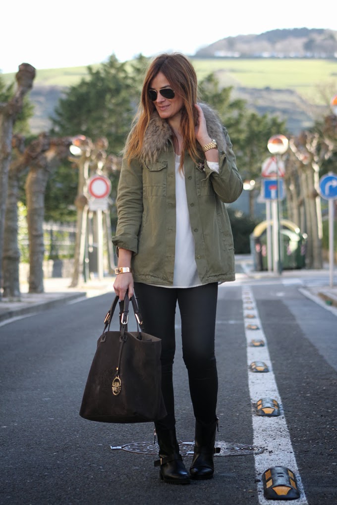 Biker Zara , Bolso Lotusse , Gafas Ray Ban , camisa Zara ,pulsera Mango