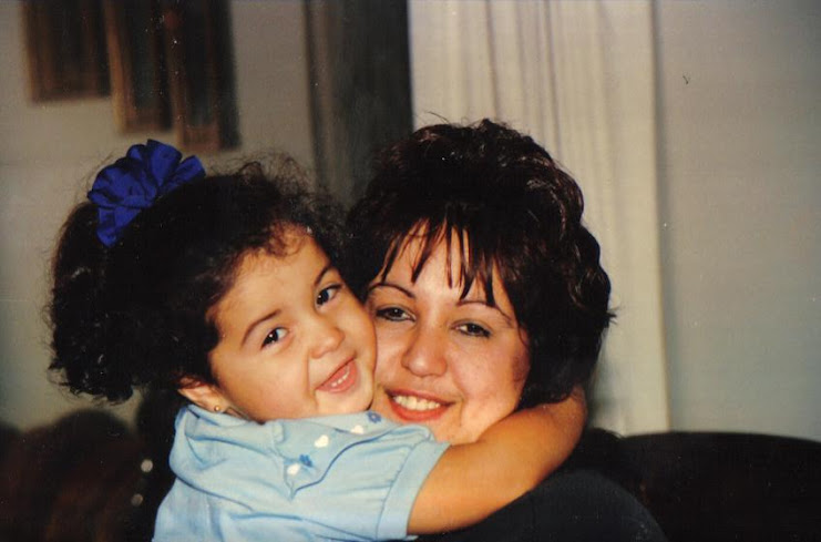 Lory Gonzalez Con Su Hija Charlene Gonzalez  1990s En Tampa, Florida, Estados Unidos